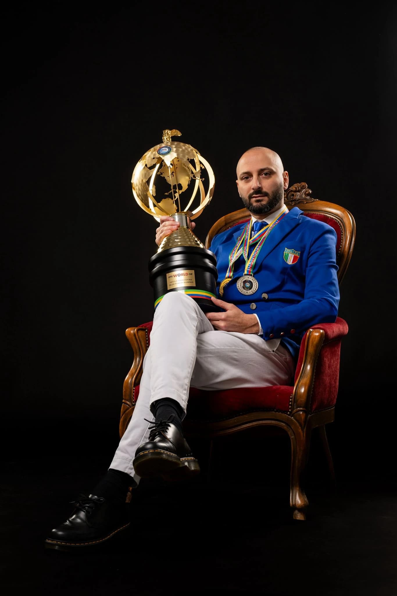 Andrea Camposano con il trofeo OMC 2024